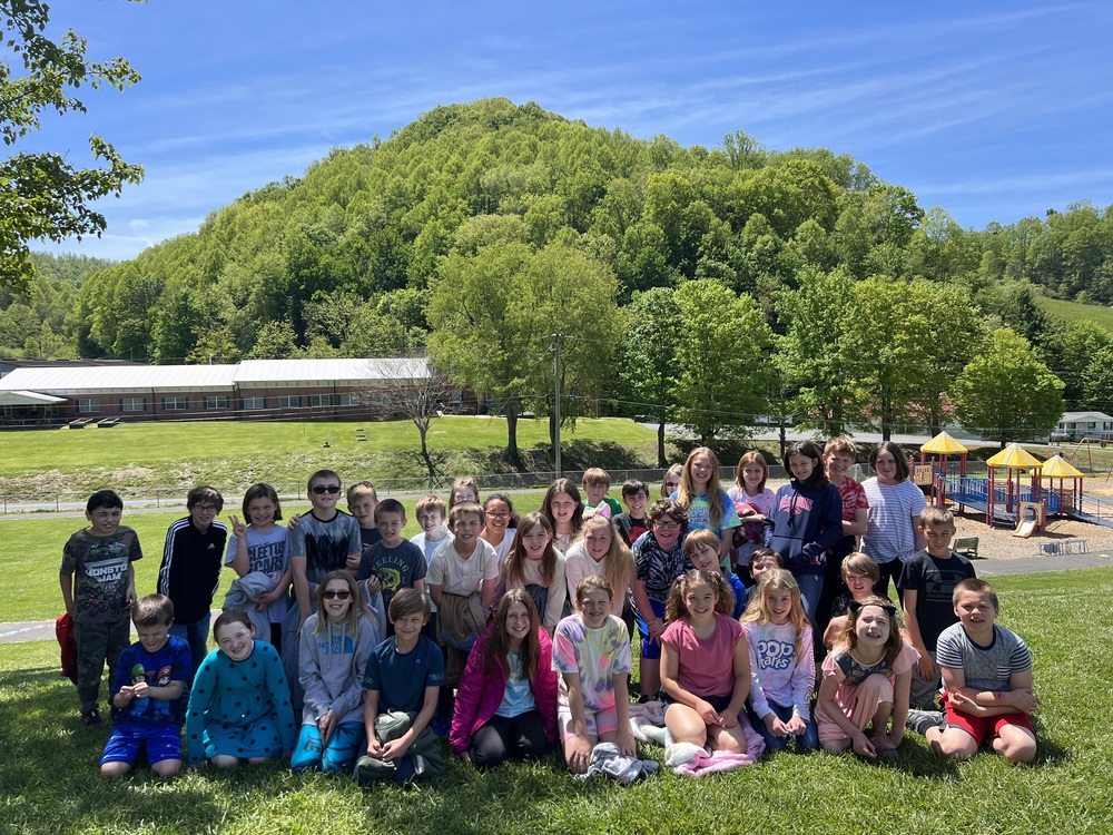 GES Fourth Grade students outside in the school yard