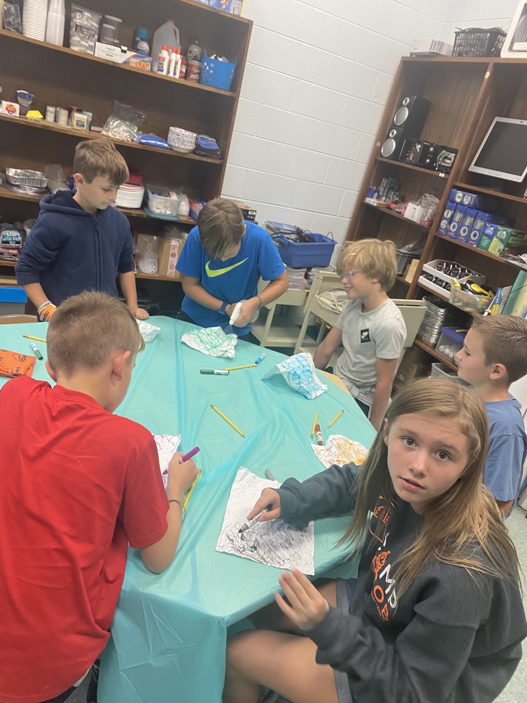 4th Grade students work in the HPES STEM Lab.